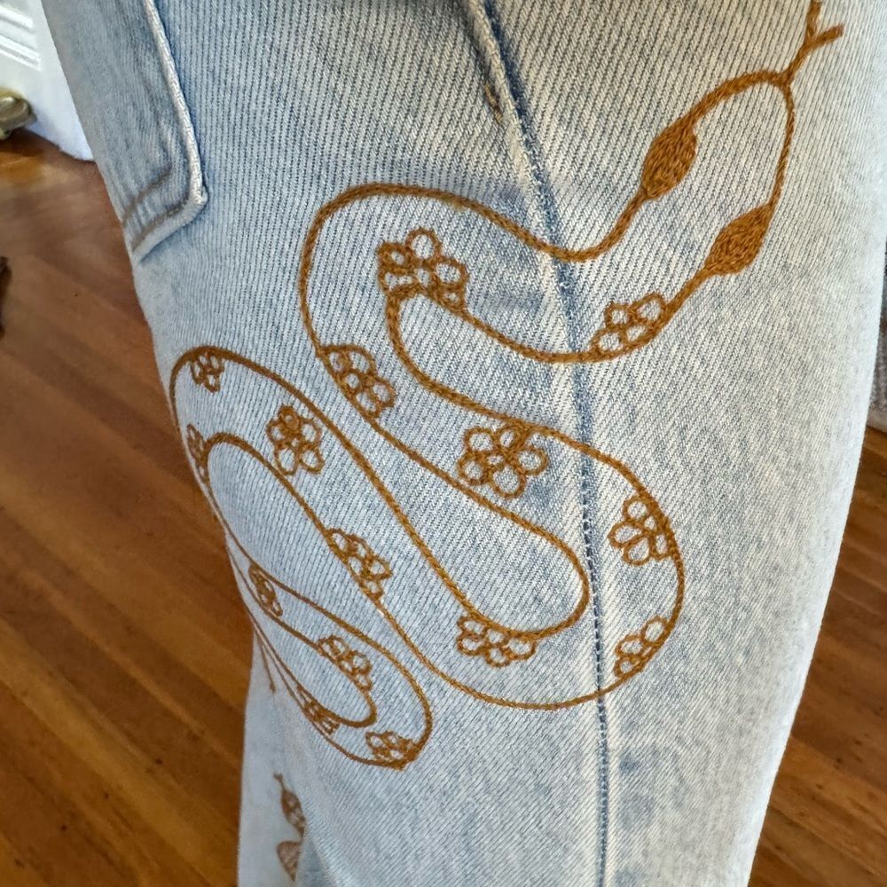 🐍Custom Levi’s Snake Reputation Embroidered Light Blue Jeans 25 - Picture 3 of 10